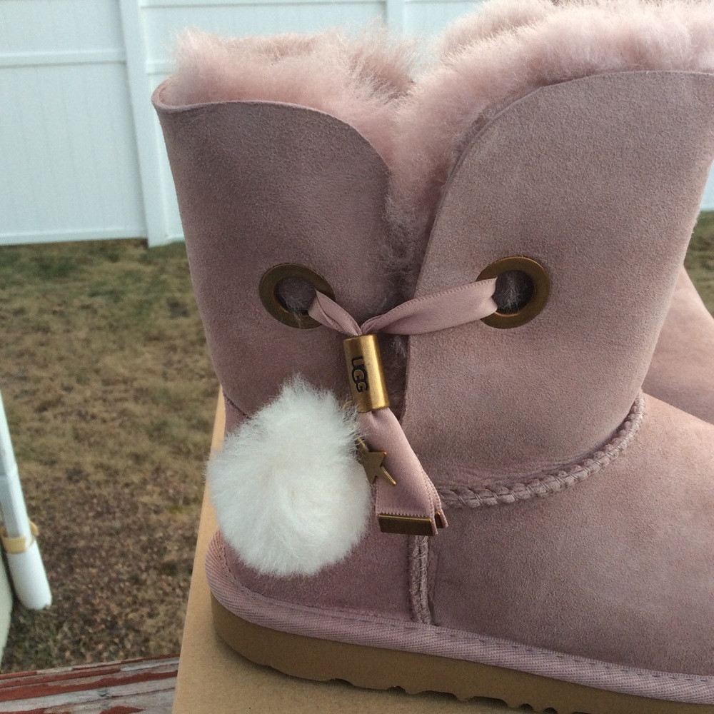 UGG IRINA STAR CHARM - Picture 6 of 8